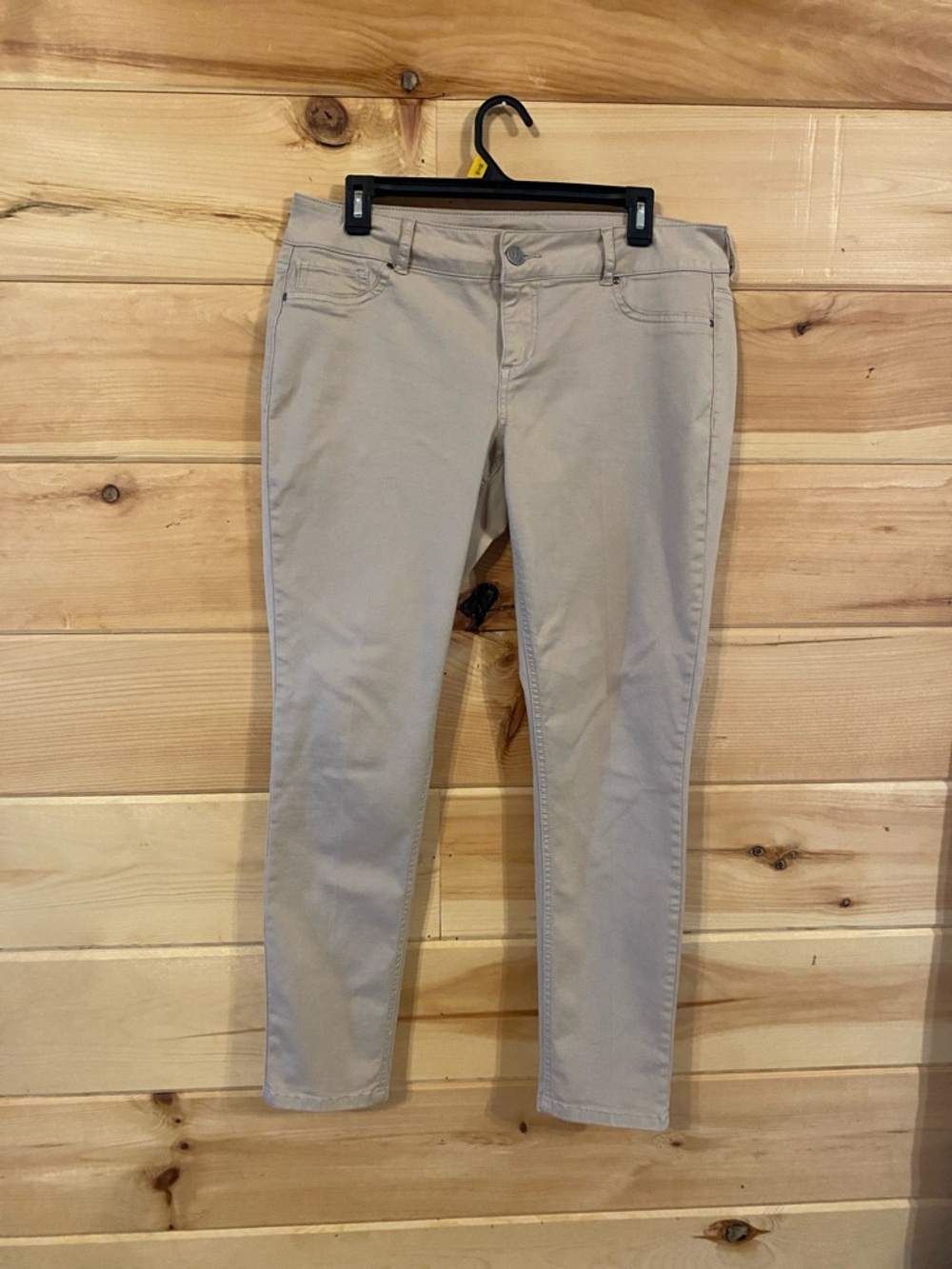 Maurice’s Women's Beige Slim Jeans/pants. Size large regular. $13